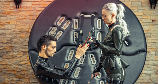 domina-natascha-nox️-in-koeln